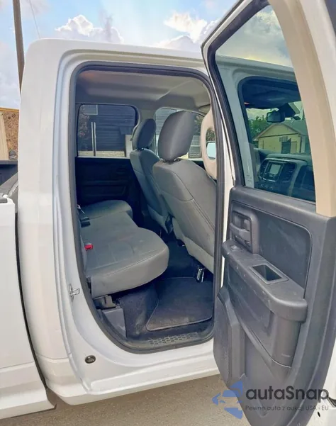 2016 Ram 1500 St z USA, uszkodzony, nr VIN 1C6RR7FT8GS212433